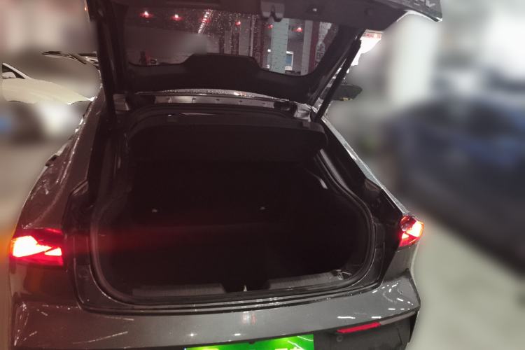Used CHANGAN UNI-V 2022 1.5T Smart Navigation Version Trunk