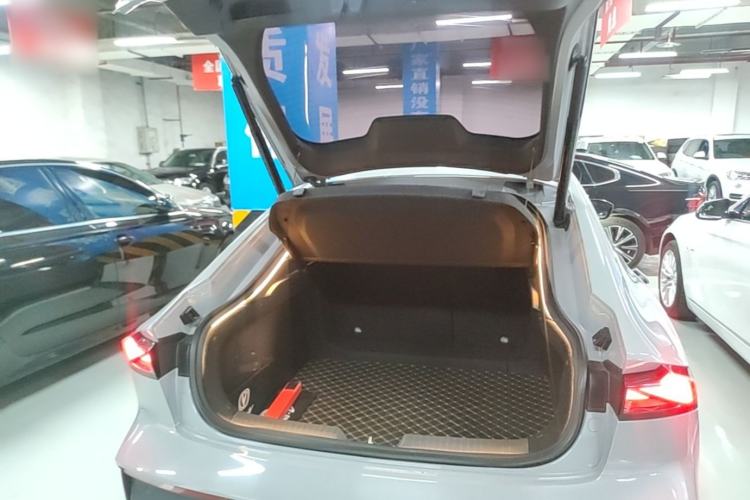 Used CHANGAN UNI-V 2022 1.5T Smart Navigation Version Trunk