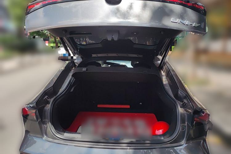 Used CHANGAN UNI-V 2022 1.5T Prestige Version Trunk