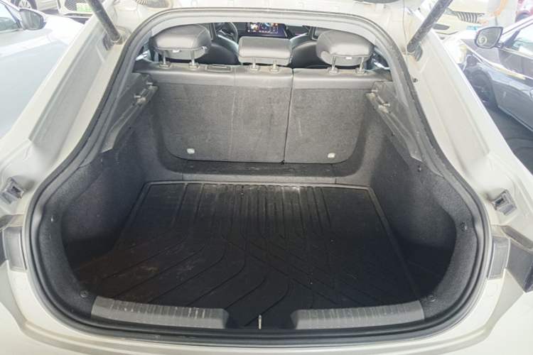 Used CHANGAN UNI-V 2022 1.5T Prestige Version Trunk
