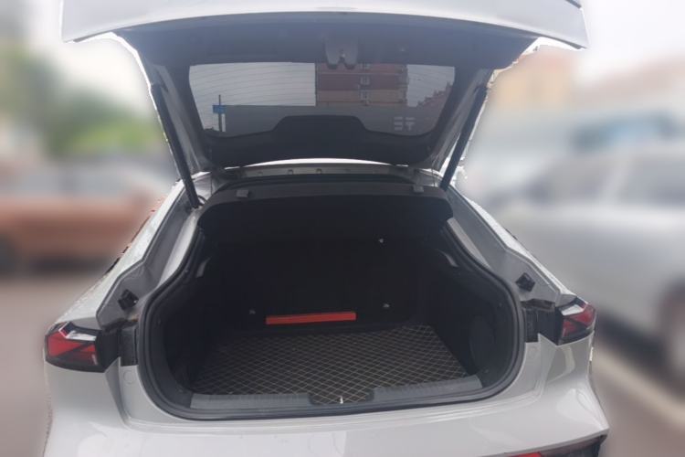 Used CHANGAN UNI-V 2022 1.5T Prestige Version Trunk