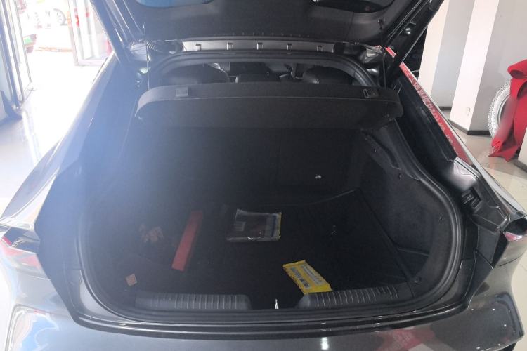 Used CHANGAN UNI-V 2022 1.5T Prestige Version Trunk