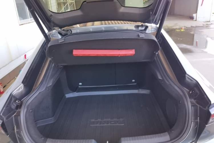 Used CHANGAN UNI-V 2022 2.0T Leading-Speed Edition Trunk