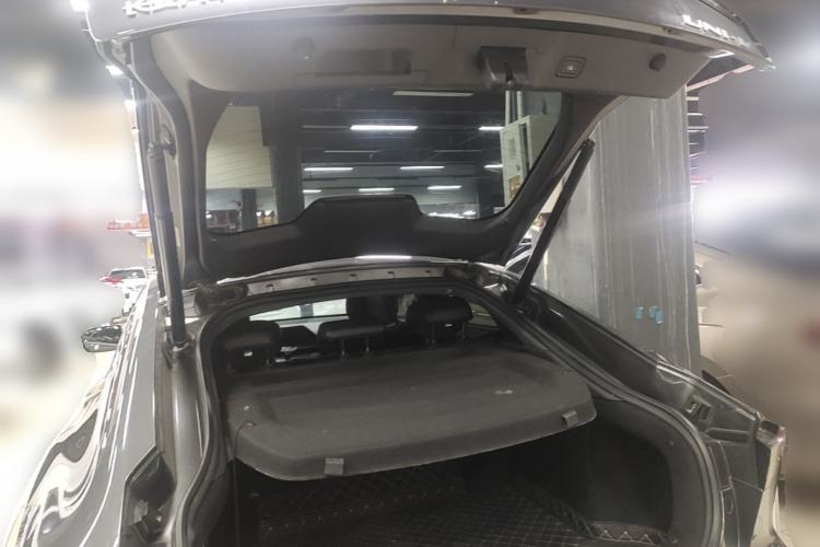 Used CHANGAN UNI-V 2022 1.5T Prestige Version Trunk