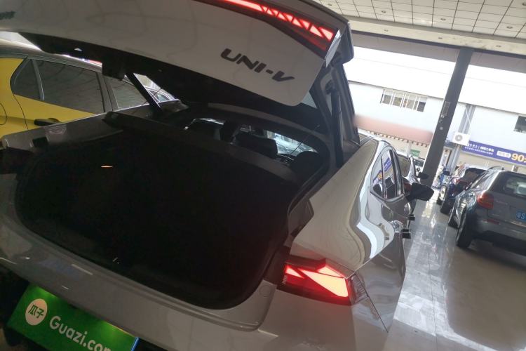 Used CHANGAN UNI-V 2022 2.0T Leading-Speed Edition Trunk