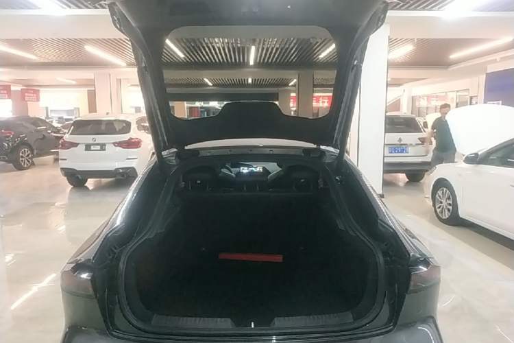 Used CHANGAN UNI-V 2022 1.5T Prestige Version Trunk