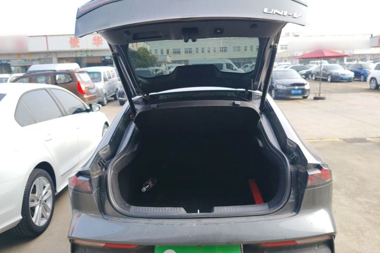 Used CHANGAN UNI-V 2022 1.5T Prestige Version Trunk