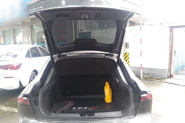 Used CHANGAN UNI-V 2022 1.5T Prestige Version Trunk