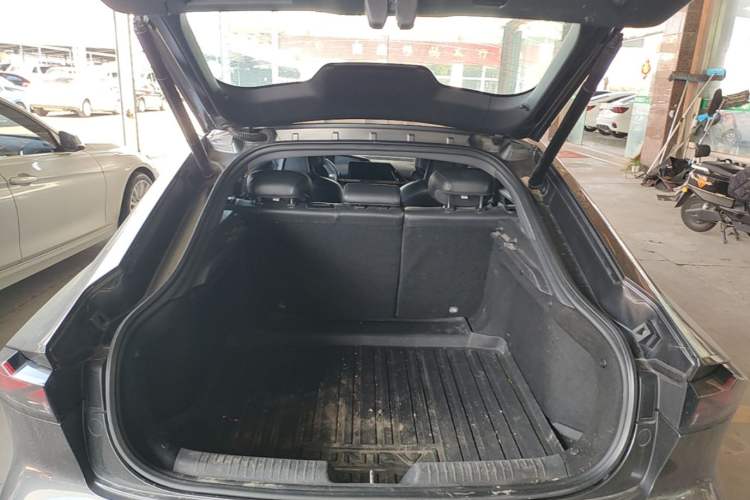 Used CHANGAN UNI-V 2022 1.5T Sport Edition Trunk