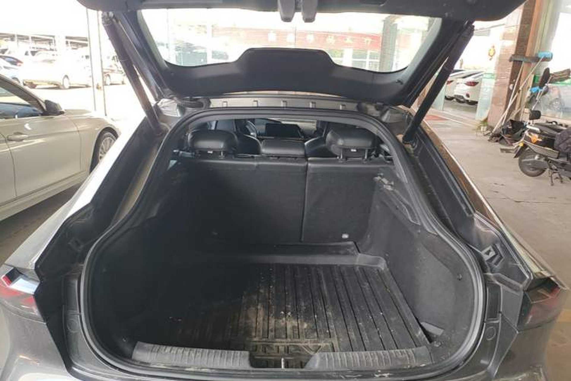 Used CHANGAN UNI-V 2022 1.5T Sport Edition Trunk