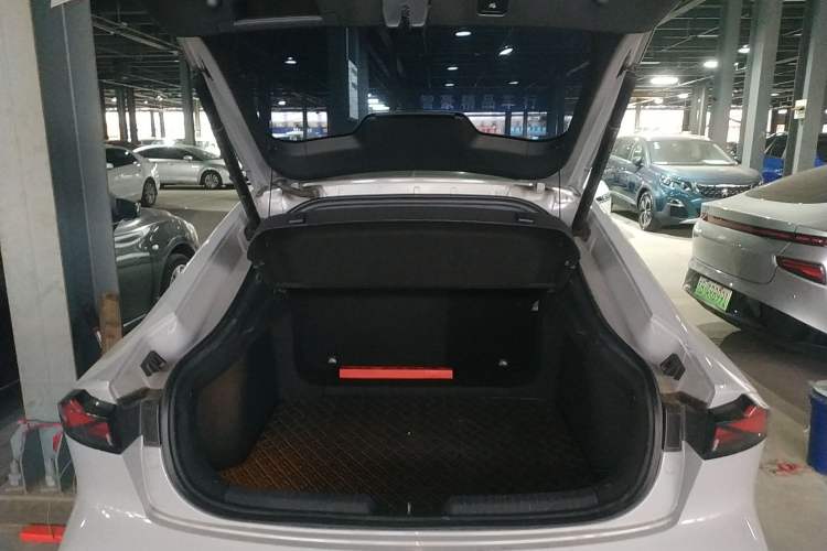 Used CHANGAN UNI-V 2022 1.5T Prestige Version Trunk