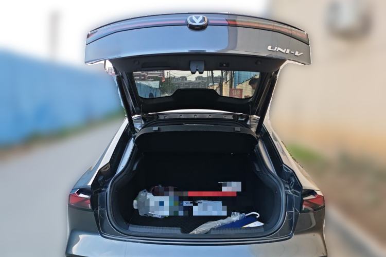 Used CHANGAN UNI-V 2022 1.5T Prestige Version Trunk