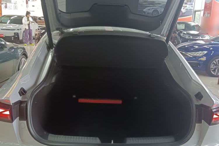 Used CHANGAN UNI-V 2022 1.5T Smart Navigation Version Trunk