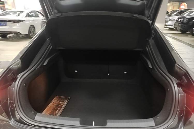 Used CHANGAN UNI-V 2022 1.5T Prestige Version Trunk