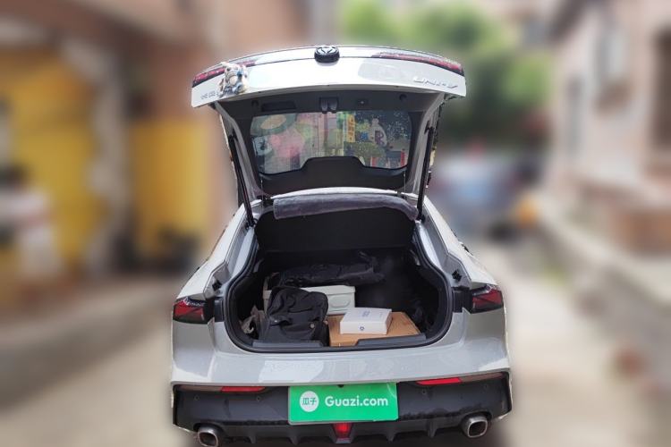 Used CHANGAN UNI-V 2022 1.5T Prestige Version Trunk