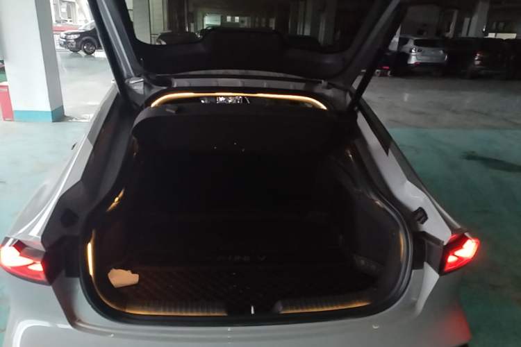 Used CHANGAN UNI-V 2022 1.5T Sport Edition Trunk