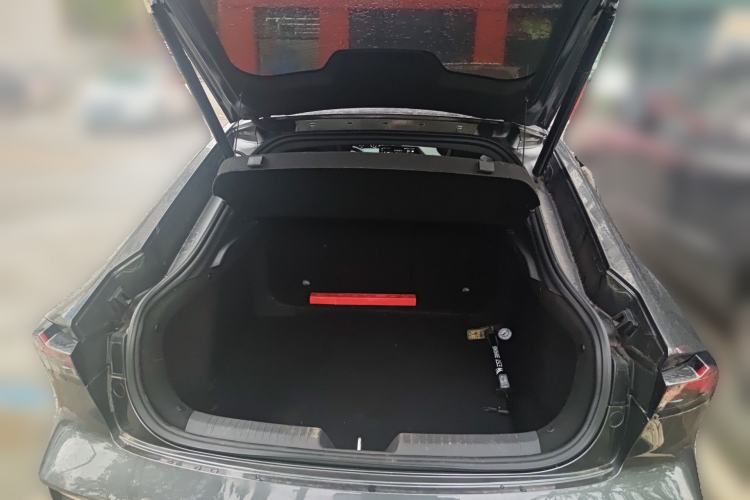 Used CHANGAN UNI-V 2022 1.5T Prestige Version Trunk