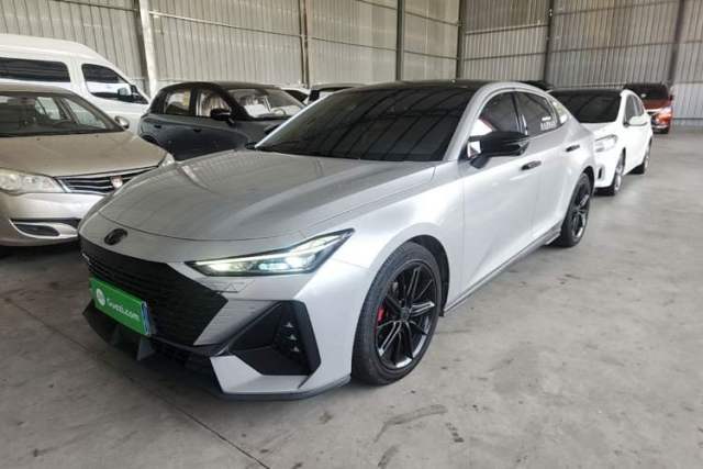 Ojetý CHANGAN UNI-V 2022 1.5T Prestige Version