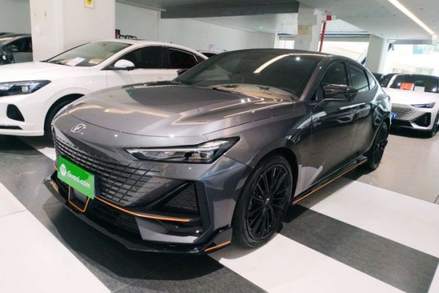 Używany CHANGAN UNI-V 2022 1.5T Sport Edition