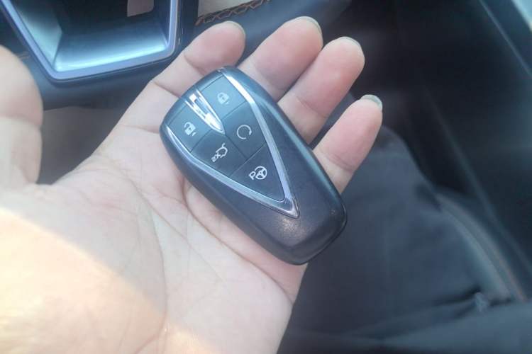 Used CHANGAN UNI-V 2022 1.5T Smart Navigation Version Vehicle Key