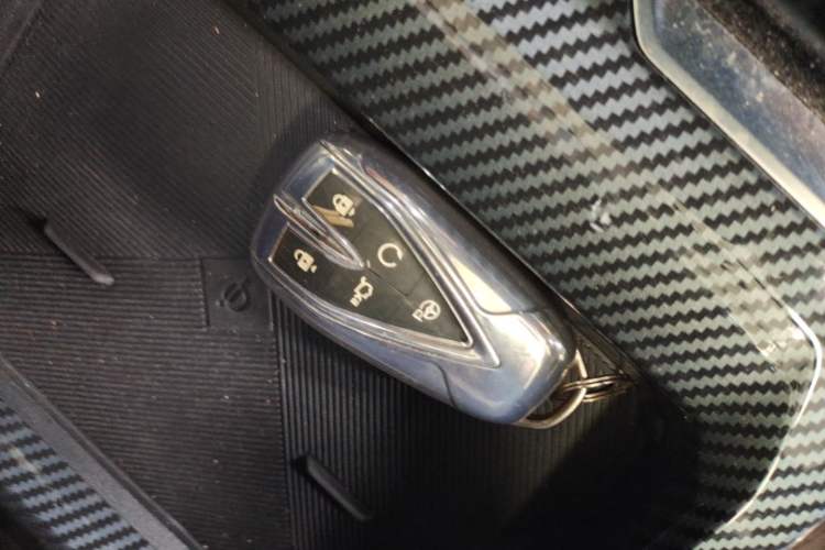 Used CHANGAN UNI-V 2022 1.5T Smart Navigation Version Vehicle Key