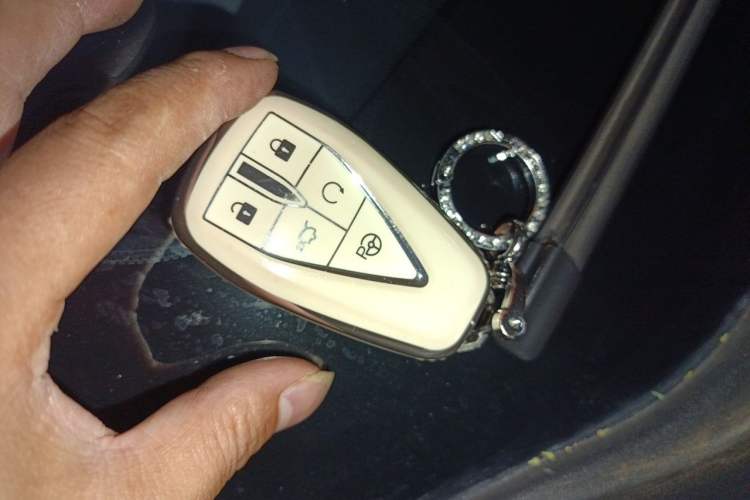 Used CHANGAN UNI-V 2022 1.5T Smart Navigation Version Vehicle Key