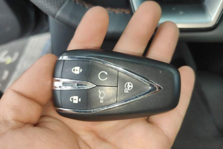 Used CHANGAN UNI-V 2022 1.5T Smart Navigation Version Vehicle Key
