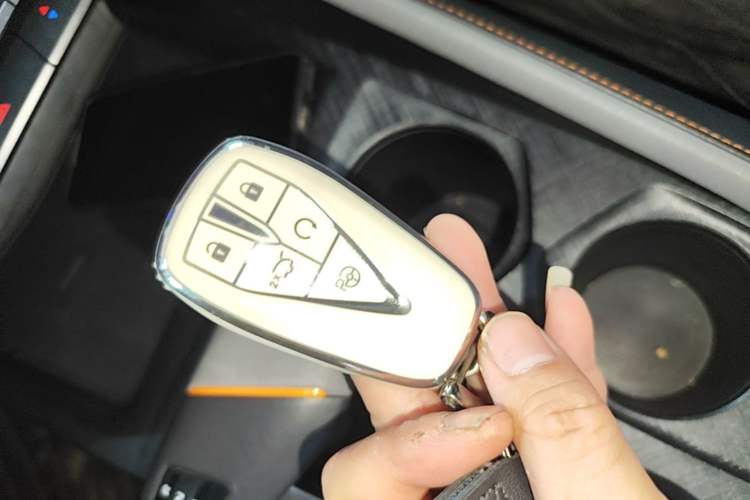 Used CHANGAN UNI-V 2022 1.5T Smart Navigation Version Vehicle Key