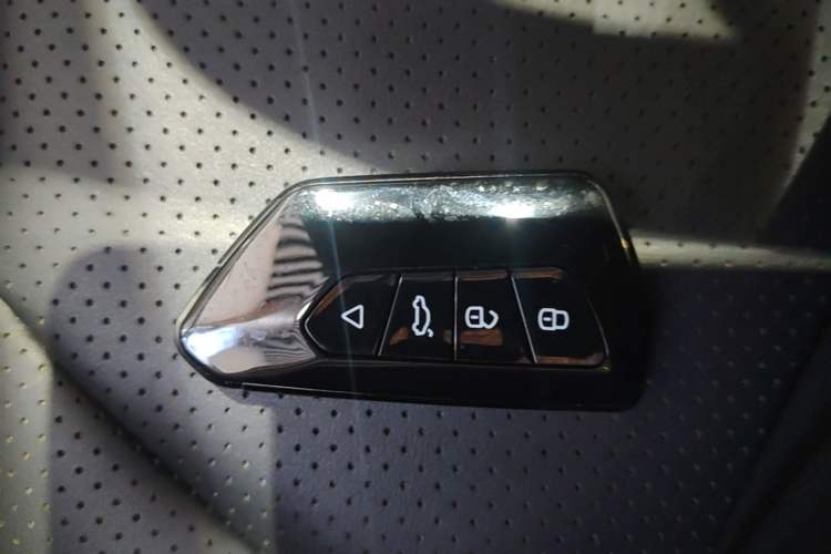Used CHANGAN UNI-V 2022 1.5T Prestige Version Vehicle Key
