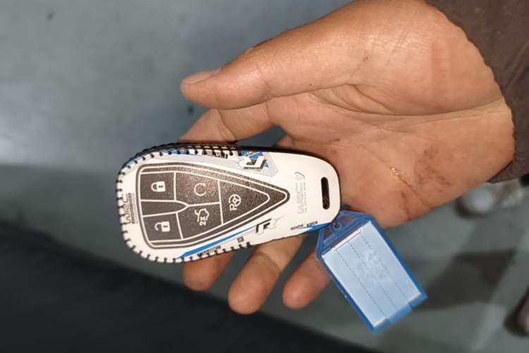 Used CHANGAN UNI-V 2022 1.5T Smart Navigation Version Vehicle Key