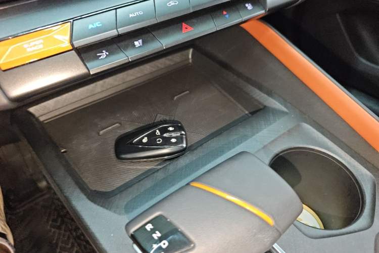 Used CHANGAN UNI-V 2022 1.5T Smart Navigation Version Vehicle Key