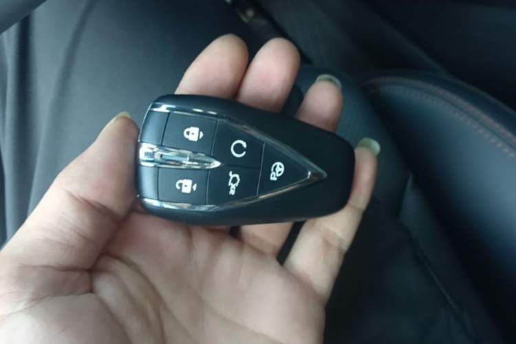 Used CHANGAN UNI-V 2022 1.5T Smart Navigation Version Vehicle Key