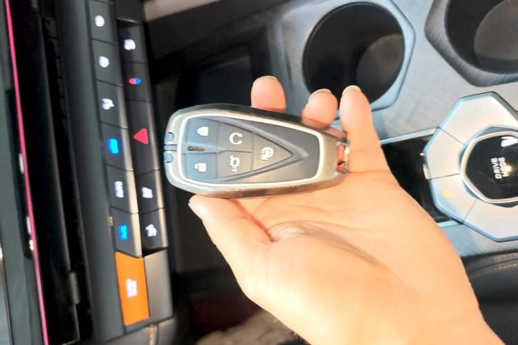 Used CHANGAN UNI-V 2022 1.5T Smart Navigation Version Vehicle Key