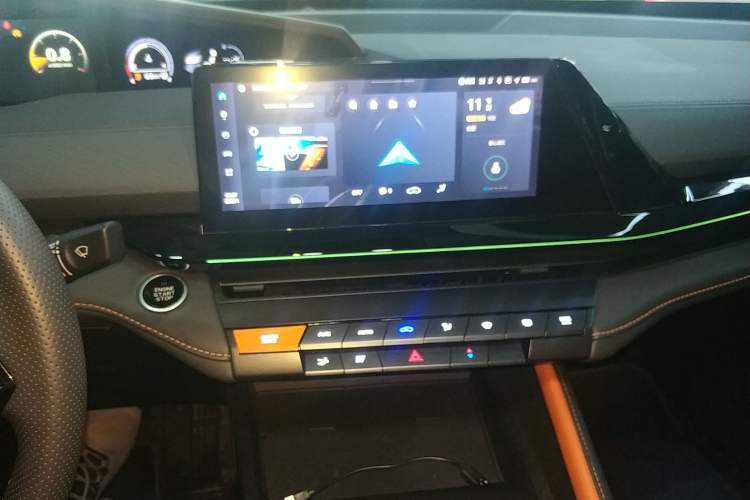 Used CHANGAN UNI-V 2022 1.5T Prestige Version Audio And AC Panel