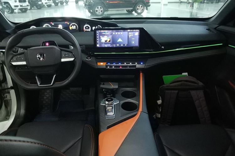 Used CHANGAN UNI-V 2022 1.5T Prestige Version Center Console
