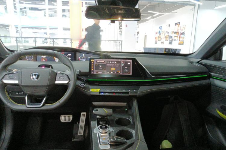 Used CHANGAN UNI-V 2022 1.5T Sport Edition Center Console