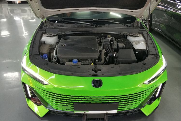 Used CHANGAN UNI-V 2022 1.5T Prestige Version Engine Bay