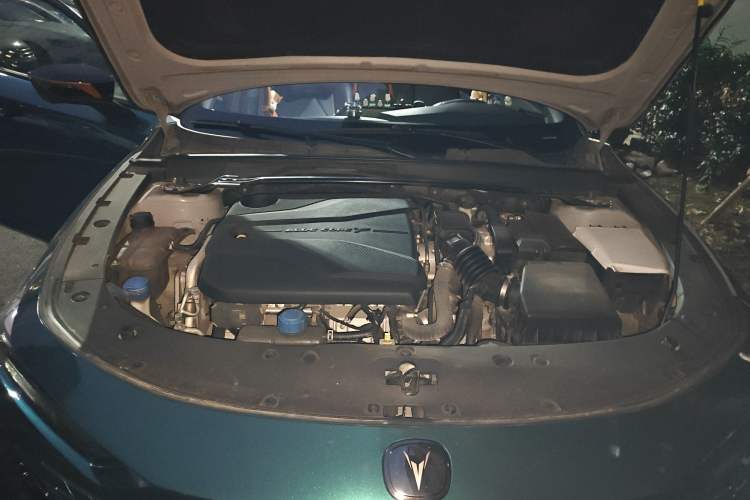 Used CHANGAN UNI-V 2022 1.5T Sport Edition Engine Bay