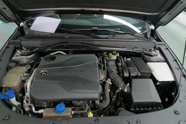 Used CHANGAN UNI-V 2022 1.5T Sport Edition Engine Bay