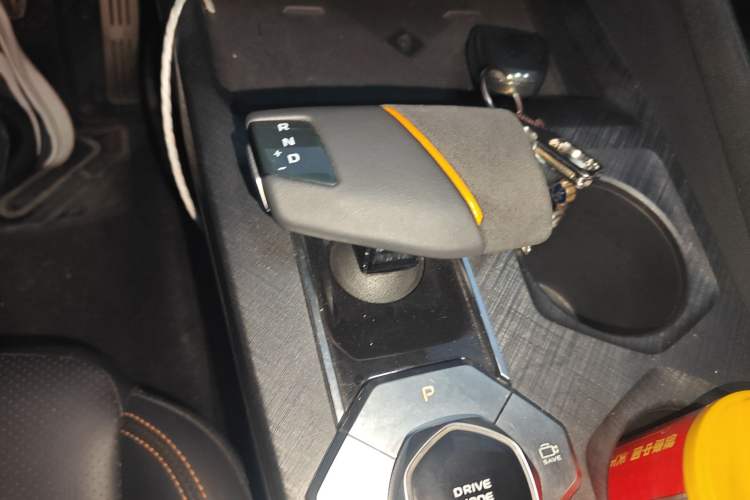 Used CHANGAN UNI-V 2022 1.5T Sport Edition Gear Lever