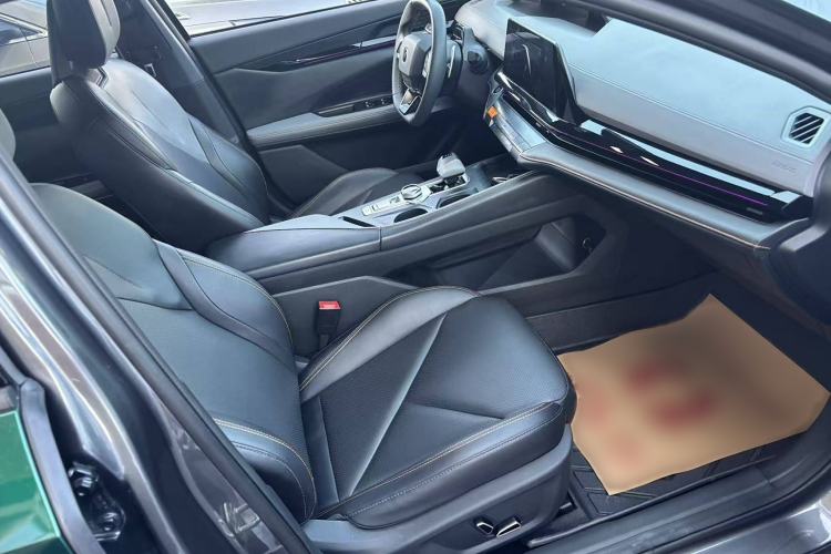 Used CHANGAN UNI-V 2022 1.5T Prestige Version Interior 4