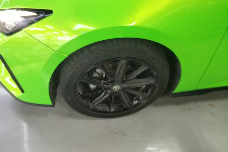 Used CHANGAN UNI-V 2022 1.5T Prestige Version Left Front Wheel Hub