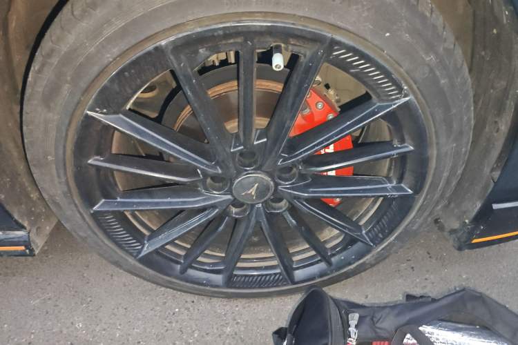 Used CHANGAN UNI-V 2022 1.5T Sport Edition Right Front Wheel Hub