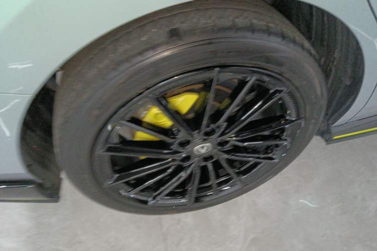 Used CHANGAN UNI-V 2022 1.5T Sport Edition Right Rear Wheel Hub