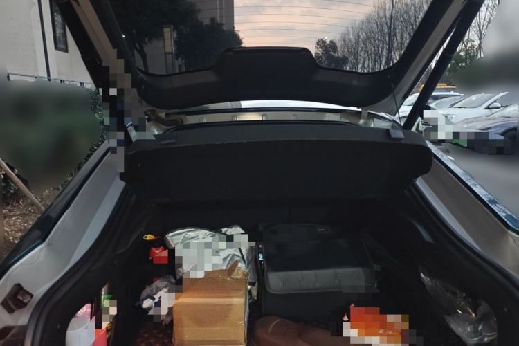 Used CHANGAN UNI-V 2022 1.5T Sport Edition Trunk