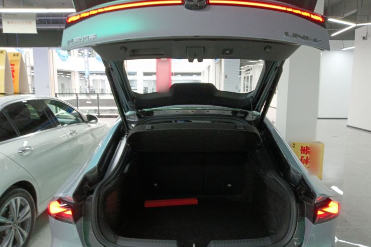 Used CHANGAN UNI-V 2022 1.5T Sport Edition Trunk
