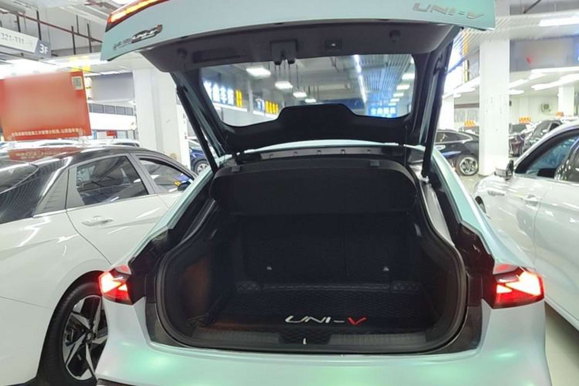 Used CHANGAN UNI-V 2022 1.5T Sport Edition Trunk