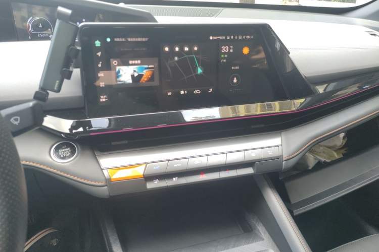 Used CHANGAN UNI-V 2022 1.5T Prestige Version Audio And AC Panel