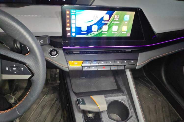 Used CHANGAN UNI-V 2022 1.5T Prestige Version Audio And AC Panel
