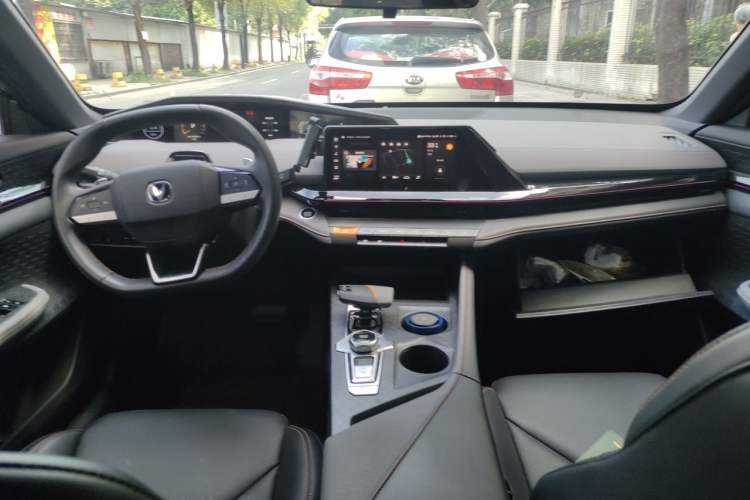 Used CHANGAN UNI-V 2022 1.5T Prestige Version Center Console